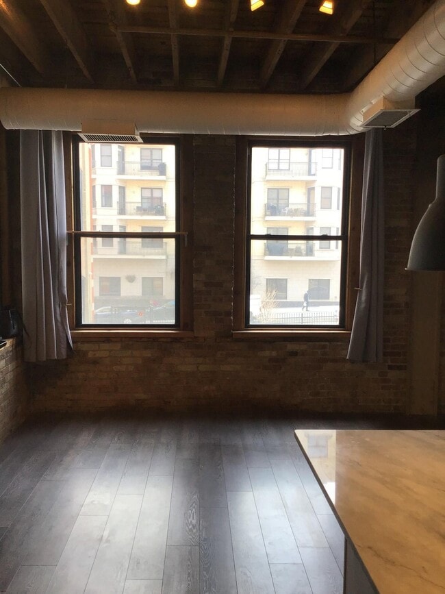 Building Photo - 525 N Halsted St