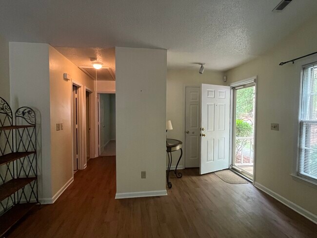 Foto del edificio - 2664 Cottage Pl
