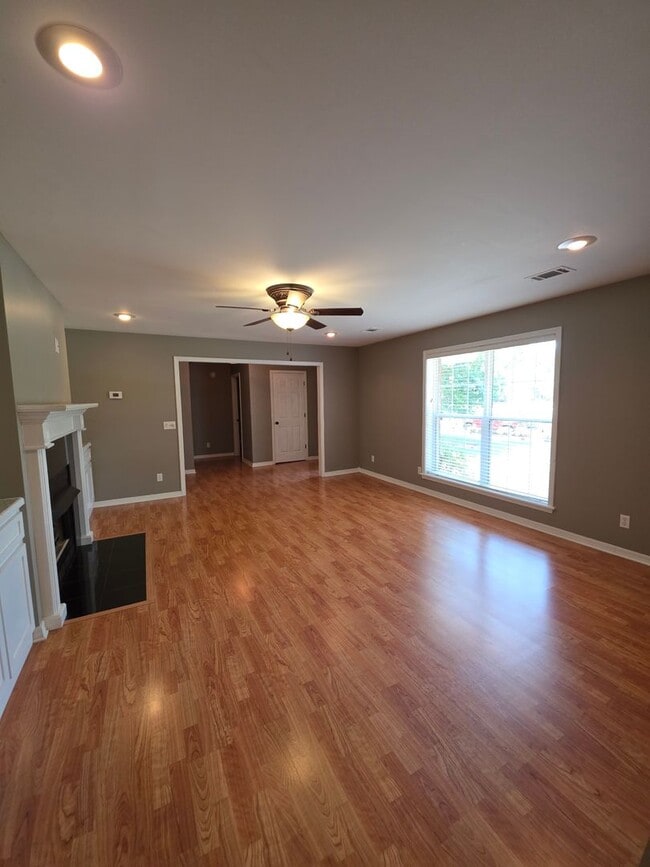 Building Photo - 707 S Waco Ave