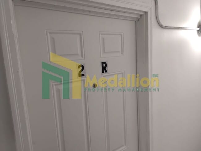 Building Photo - Updated 2-Bedroom Loft-Style Unit in Wicker Park