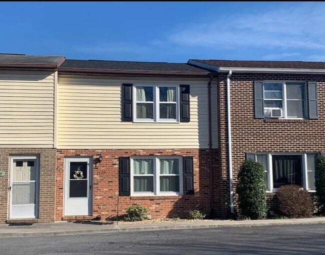 Building Photo - 1126 Wadewood Ct