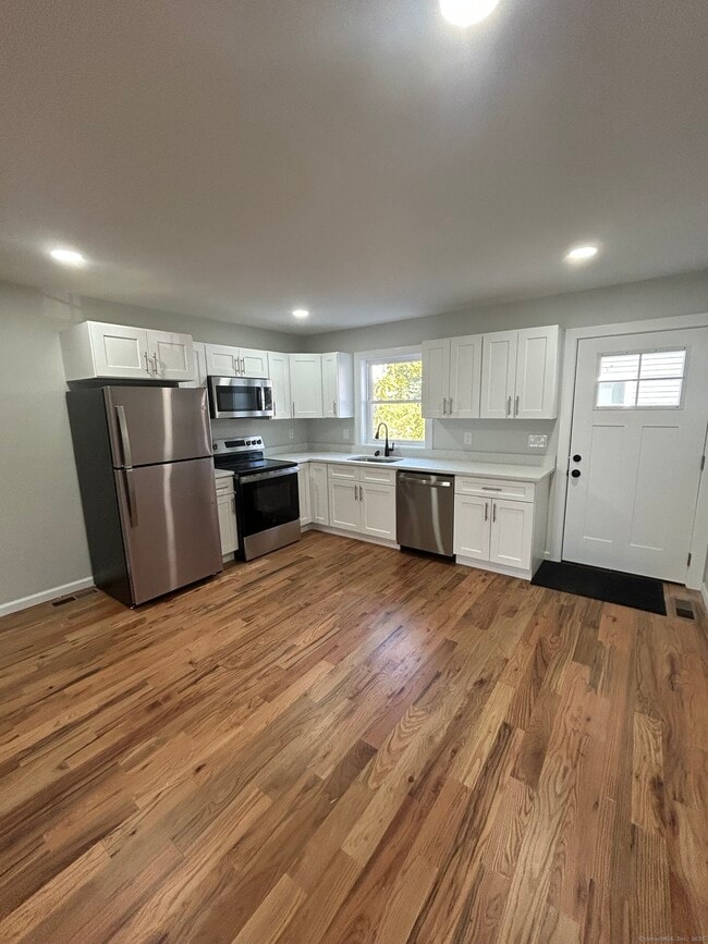 Building Photo - 388 William St