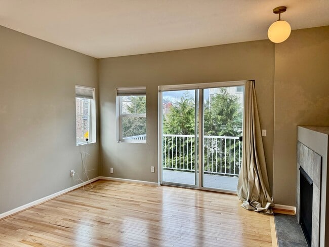 Foto del edificio - Everett Townhouse