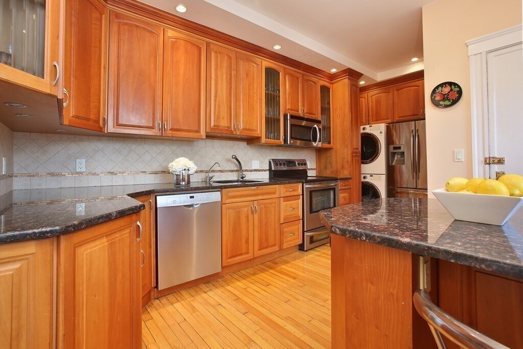 Primary Photo - 399 Washington St