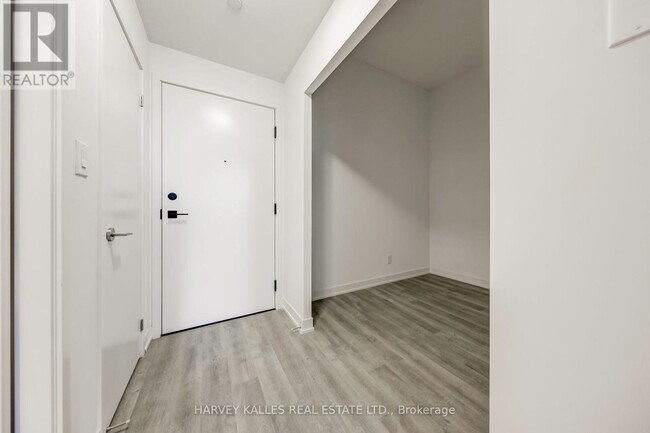 Photo du bâtiment - 8119-18119 Birchmount Rd