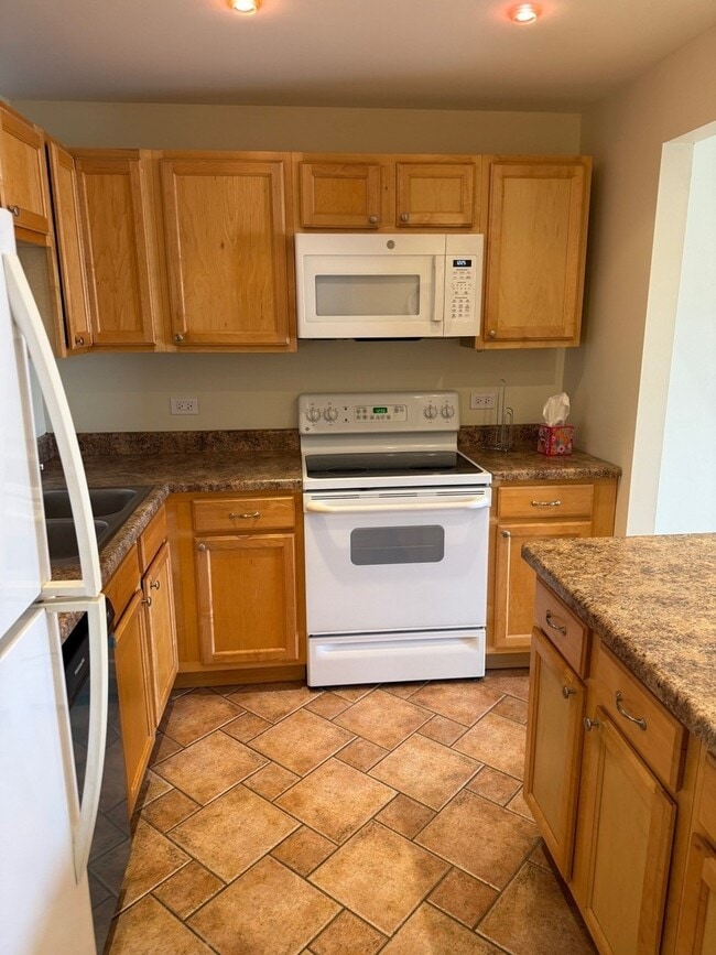 Building Photo - 910 Beau Dr