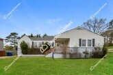 Primary Photo - Beautifully Renovated 4 bedroom / 1 full b...