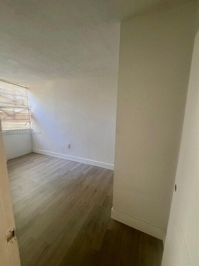 Foto del edificio - 6011 SW 69th St