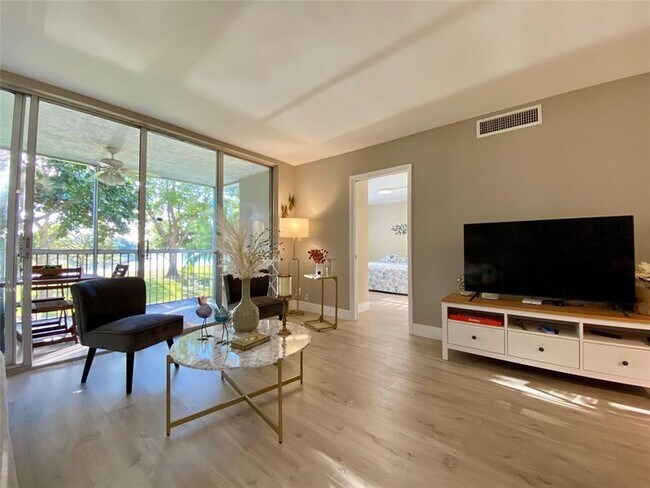 Building Photo - 3010 N Course Dr