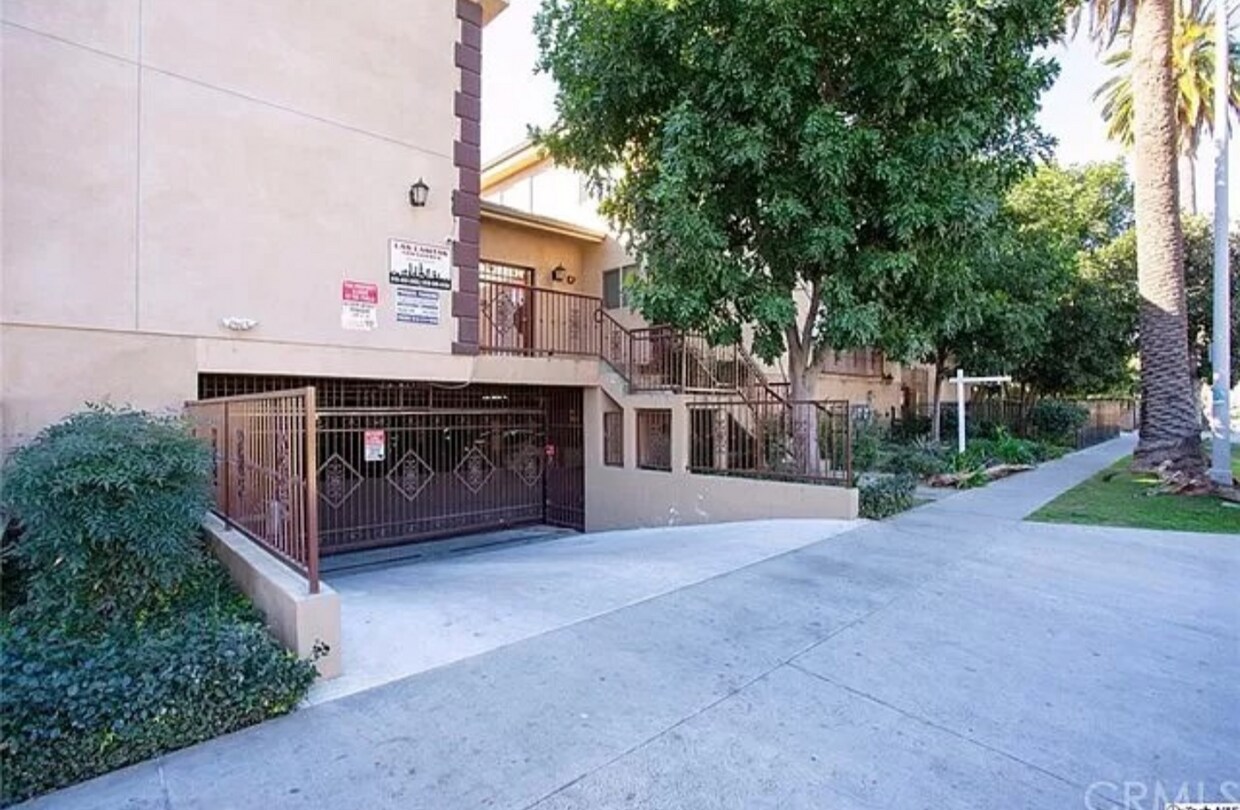 14618 Gilmore St Unit 7, Van Nuys, CA 91411 Condo for Rent in Van