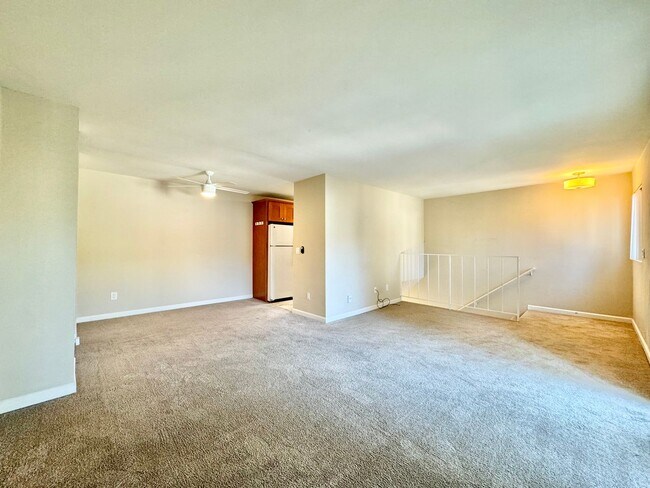 Building Photo - Beautiful 2Bd/1.5Ba Unit With Garage Parki...
