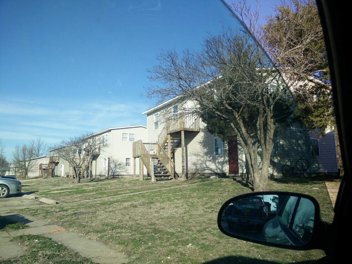 Building Photo - 300 W. 11th Street