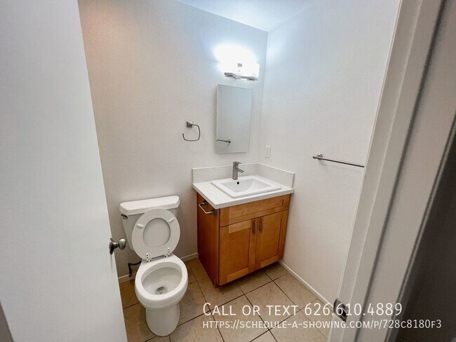 Building Photo - 2BR Unit with Balcony at 2050 Meridian –  ...