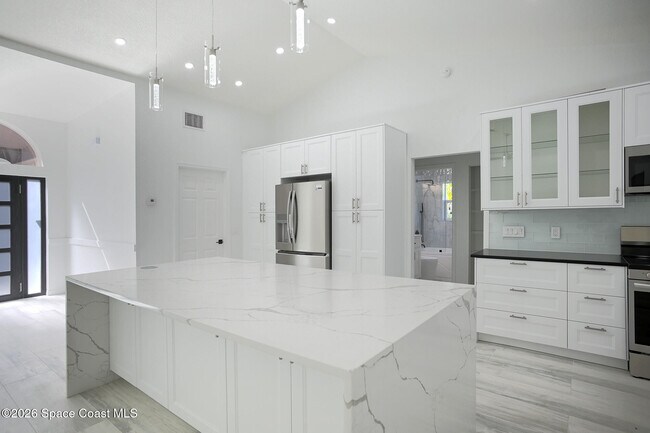 Building Photo - 140 Flores St