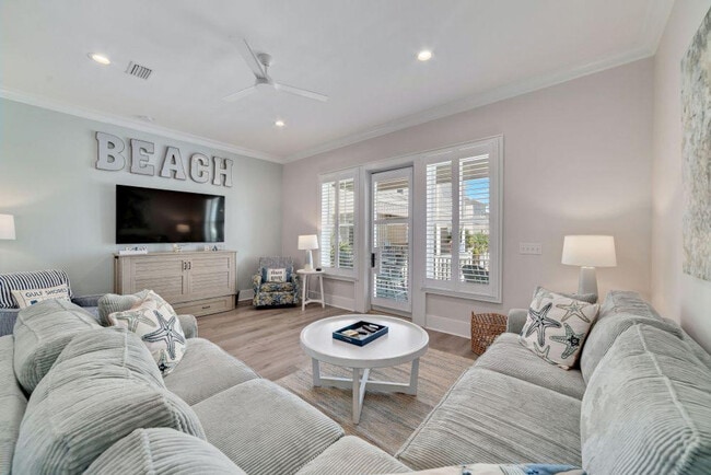 Building Photo - 1592 W Beach Blvd