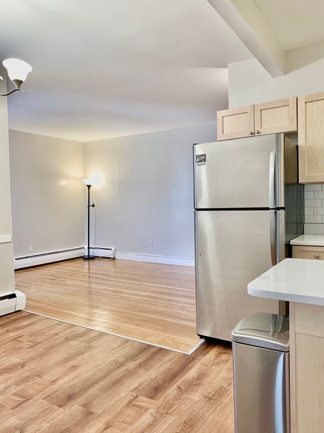Foto del edificio - NO FEE!   HEAT, HW INCLUDED!!   WASHINGTON SQ 2 BED AVAIL 9/1