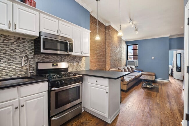 Building Photo - 263 1st St