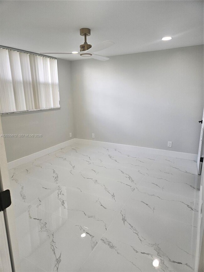 Building Photo - 700 S Hollybrook Dr