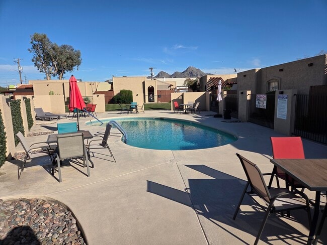 Swiming Pool Area - 1005 E Northern Ave