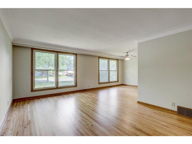 Foto del edificio - 1628 Louisiana Ave S