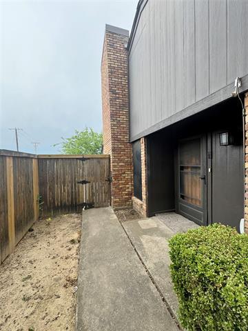 Foto del edificio - 5029 Buttonwood Ln