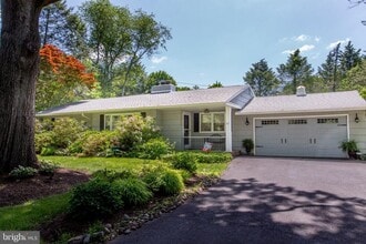 Building Photo - 67 Townview Dr
