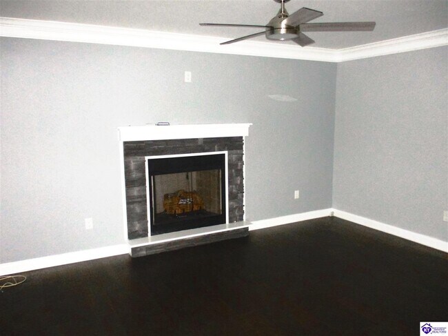 Foto del edificio - 130 Diamond Ct