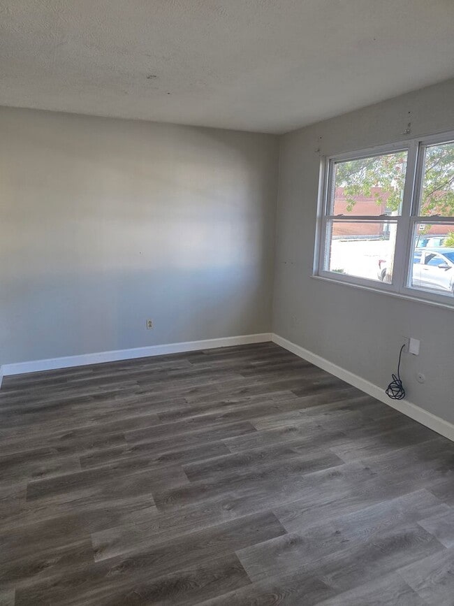 Building Photo - Nice 2BD/1BA
