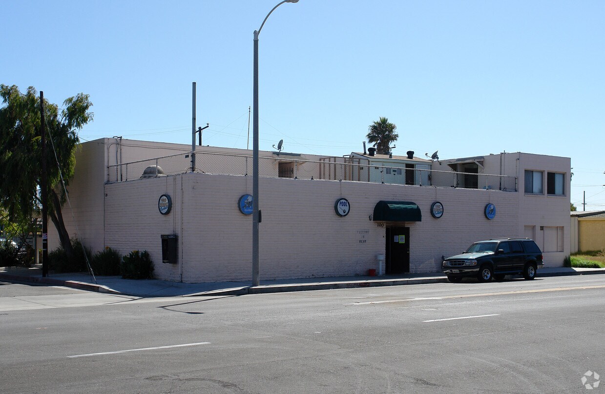 Foto del edificio - 100 W Pleasant Valley Rd