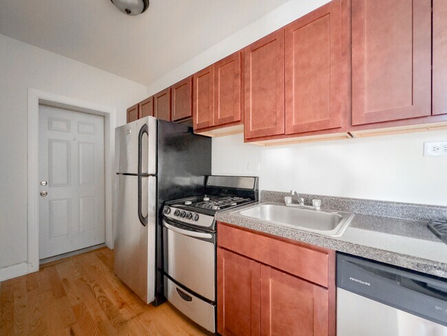 Foto del edificio - 956 W Cornelia Ave