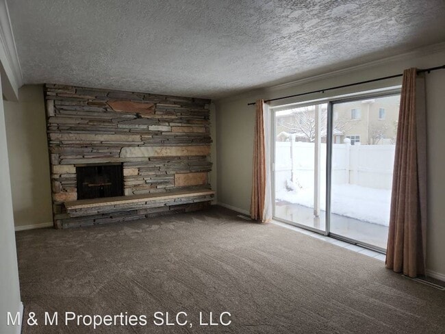 Building Photo - 2 br, 1 bath House - 873 E Maple View Dr #...