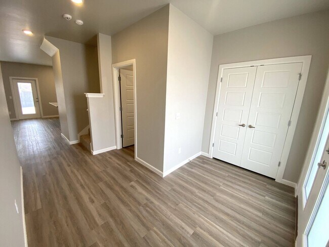 Foto del edificio - Modern Living with Prime Location!