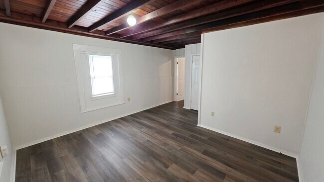 Building Photo - Newly Remodeled.