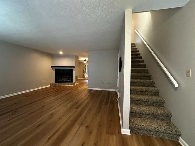 Building Photo - 2 Bedroom/2.5 Bath in Lyn Mar Downs