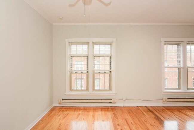 Foto del edificio - 619 W Barry Ave