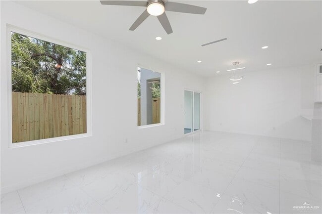 Building Photo - 29 Sunset Dr