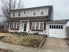 Building Photo - 2201 SW Huntoon St