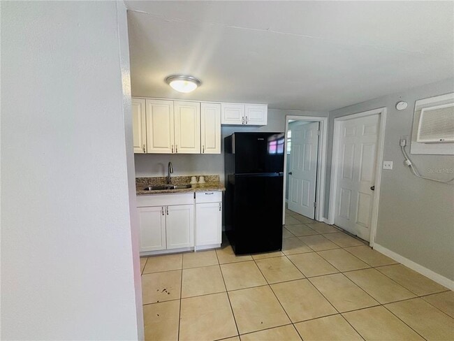 Building Photo - 1310 Lexington Ct