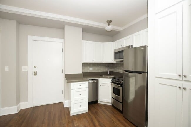 Building Photo - 817 W Lakeside Pl