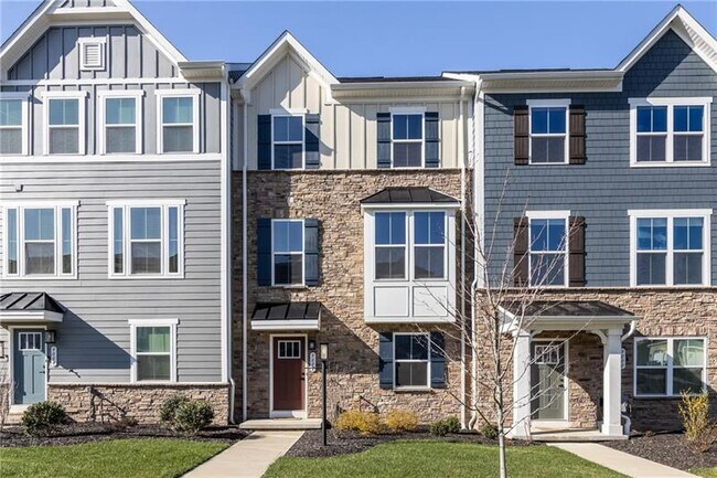 Building Photo - 9002 Hickory Rd