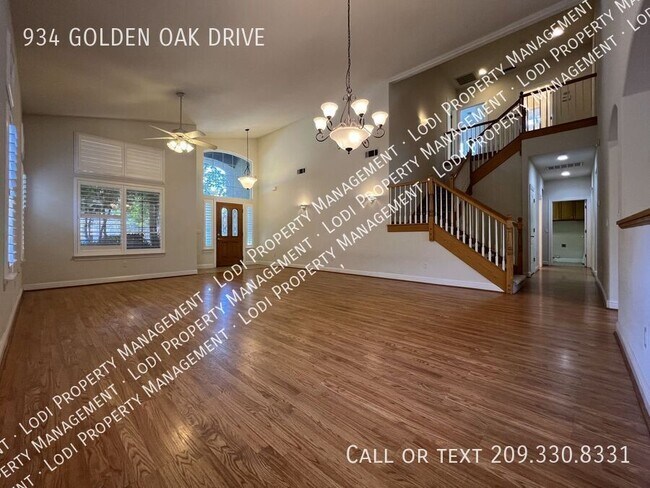 Foto del edificio - 934 Golden Oak Dr