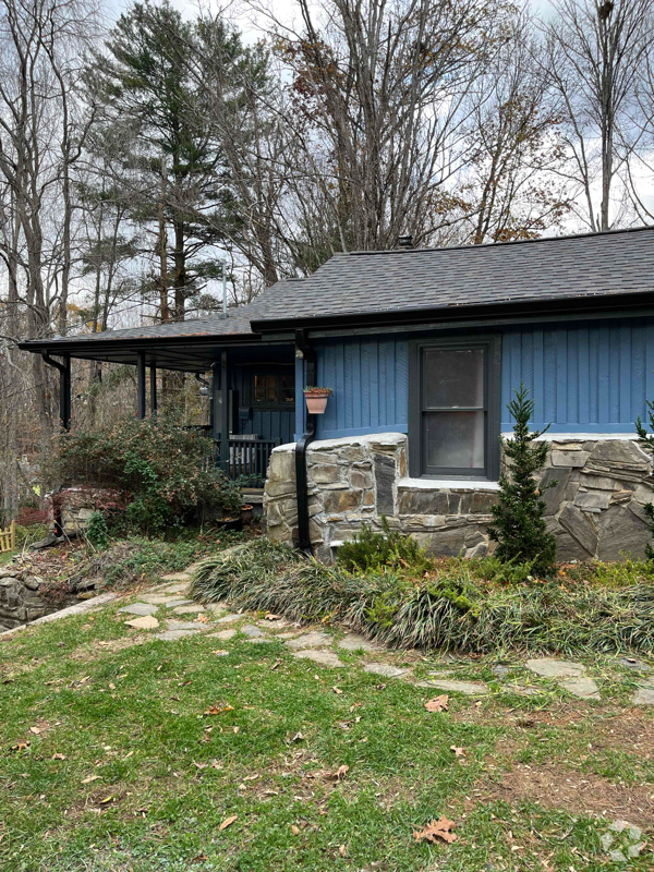 Building Photo - 12 Laurel Terrace