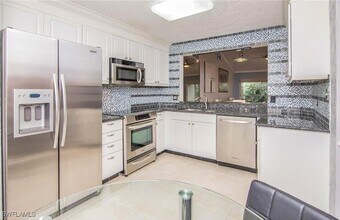 Building Photo - 613 Squire Cir