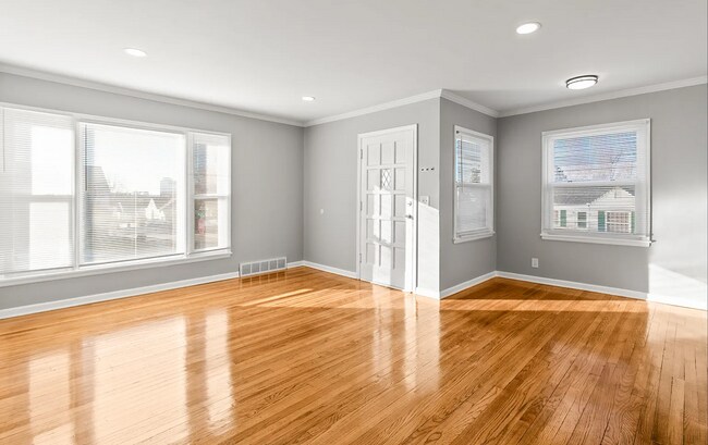 Building Photo - 6352 Poppleton Ave