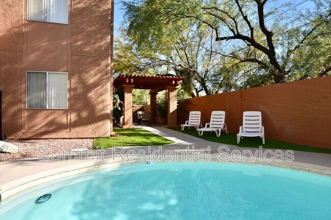 Foto del edificio - 402 E Limberlost Dr