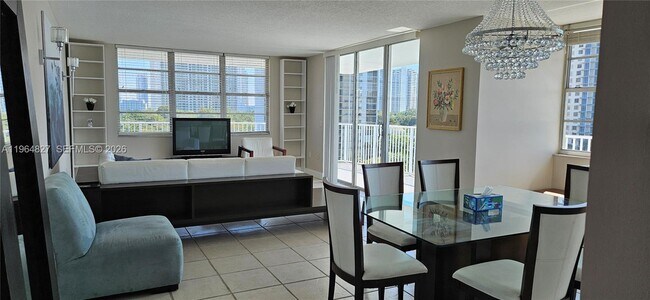 Foto del edificio - 2851 NE 183rd St