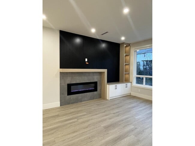 Building Photo - 15663-1577B 77B Ave