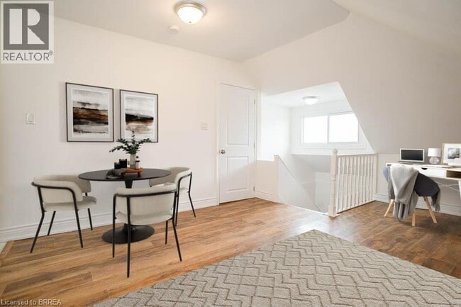 Building Photo - 3 Balmoral Ave S