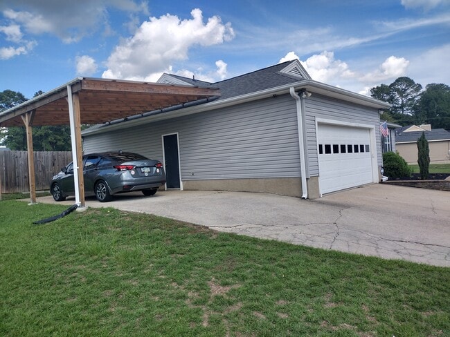 Building Photo - 657 Kemper Dr