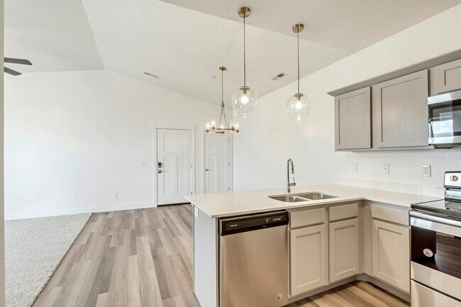Building Photo - 667 N 380 W